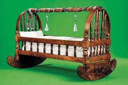 Çamdan Bebek Beşiği: Doğal, Sağlıklı ve Şık Seçim için Rehber 2 Çamdan Bebek Beşiği