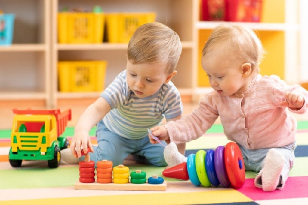 9-12 Aylık Bebekler İçin En İyi Oyuncaklar ve Zeka Geliştirici Oyunlar 1 9-12 Aylık Bebekler İçin En İyi Oyuncaklar